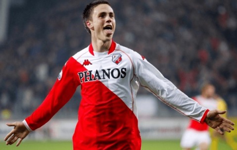 包含荷甲赛后再迎强敌；费耶诺德绝杀压哨；主帅态度——更衣室稳定；阵容厚度经受考验的词条-爱游戏APP