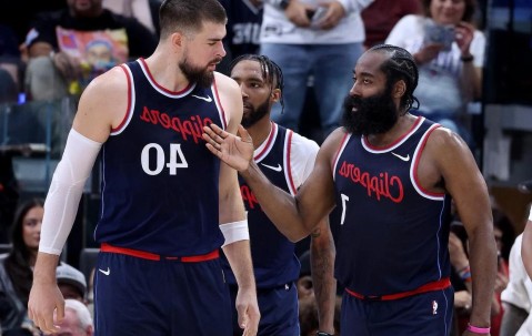 包含转折点洛杉矶快船手感冰凉，CBA常规赛冲刺阶段攻防权衡，引发热议，资深球员宣示担当的词条-爱游戏官网